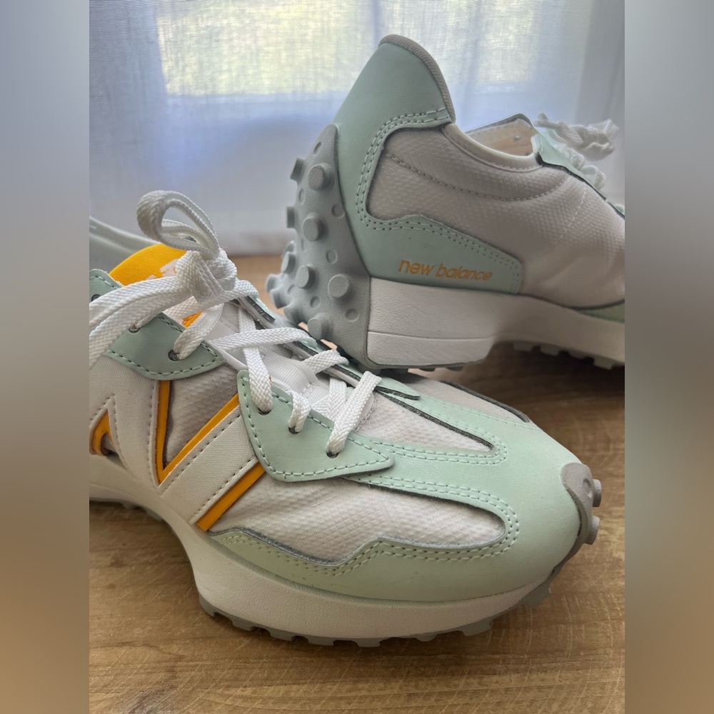 New Balance 327 Sneakers In Mint and Orange Women’s Size 7.5 New - Picture 10 of 11